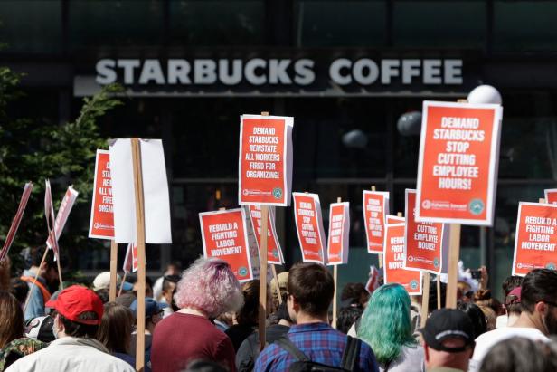 Starbucks schließt Gewerkschaftsmitglieder von Lohnerhöhung aus