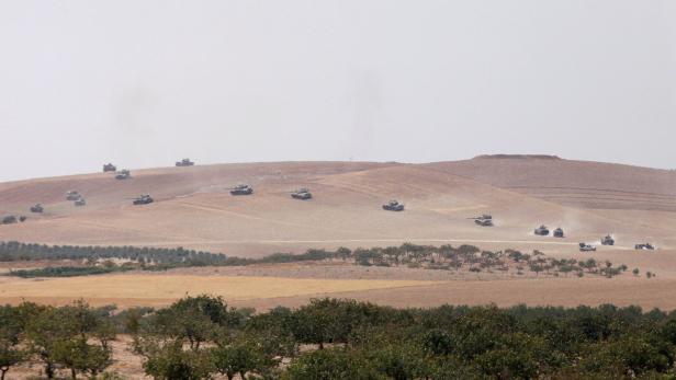 Türkische Panzer stoßen nach Syrien vor