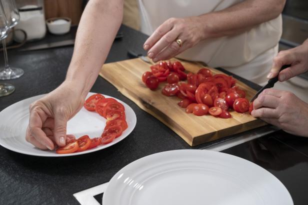 Gartenfrisch aus dem Kochsalon: Sommersalat mit Tomaten und Pangrattato