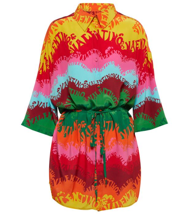 Ein buntes Valentino-Kleid mit einem wellenförmigen Muster und dem Valentino-Logo.