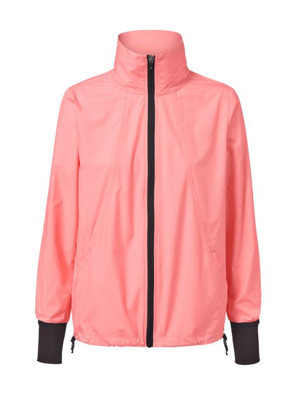 Eine pinkfarbene Windjacke mit schwarzem Reißverschluss und Bündchen.