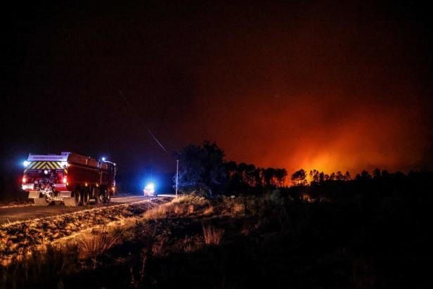 Südeuropa kämpft gegen Waldbrände: Tausende Hektar zerstört