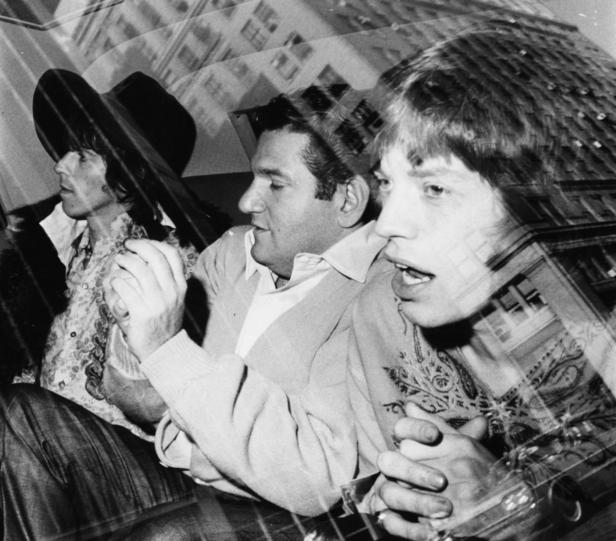Keith Richards, Jerry Lee Lewis und Mick Jagger in einem Auto.