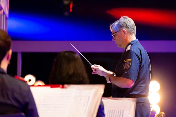 Polizei spielte für Rotes Kreuz in der Wachauarena