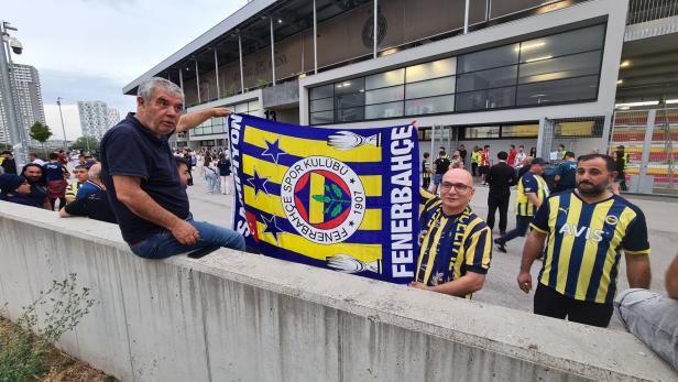 Austria gegen Fenerbahçe: Videos vom Fanmarsch durch Favoriten