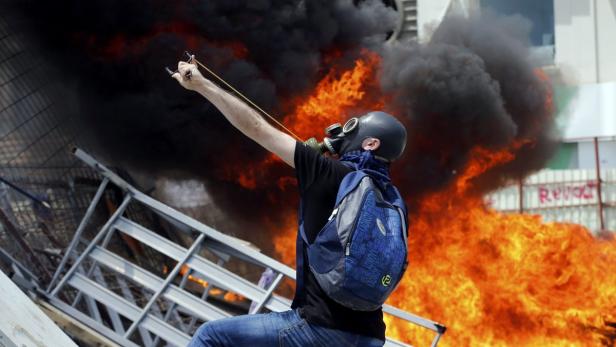 Istanbul: Tausende stürmen Taksim-Platz