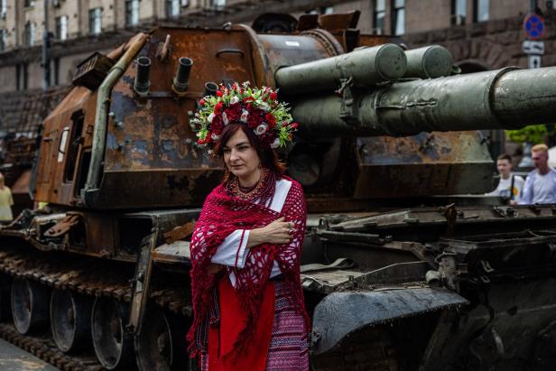 Kiew veranstaltet „Militärparade“ mit russischen Panzern