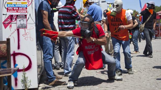 Istanbul: Tausende stürmen Taksim-Platz