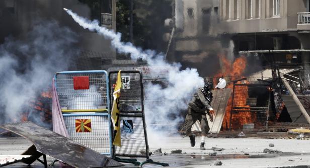 Istanbul: Tausende stürmen Taksim-Platz