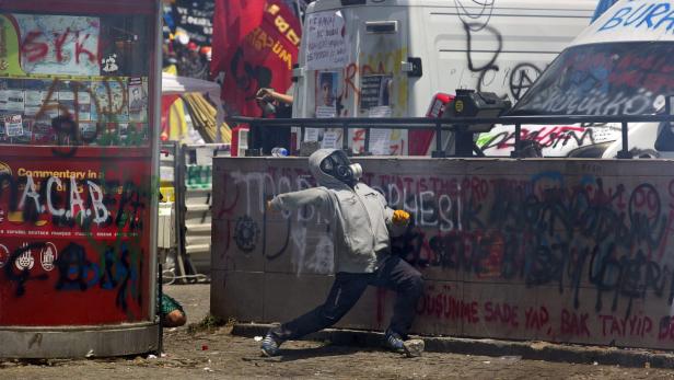 Istanbul: Tausende stürmen Taksim-Platz