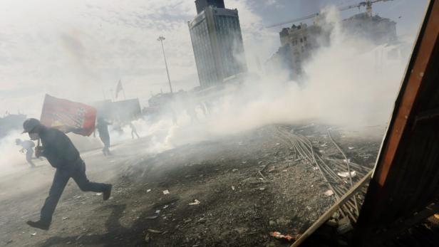 Istanbul: Tausende stürmen Taksim-Platz