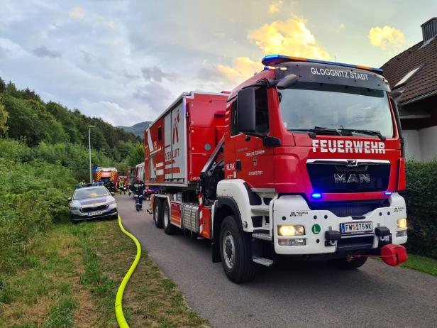 Hoher Sachschaden bei Garagenbrand in Gloggnitz