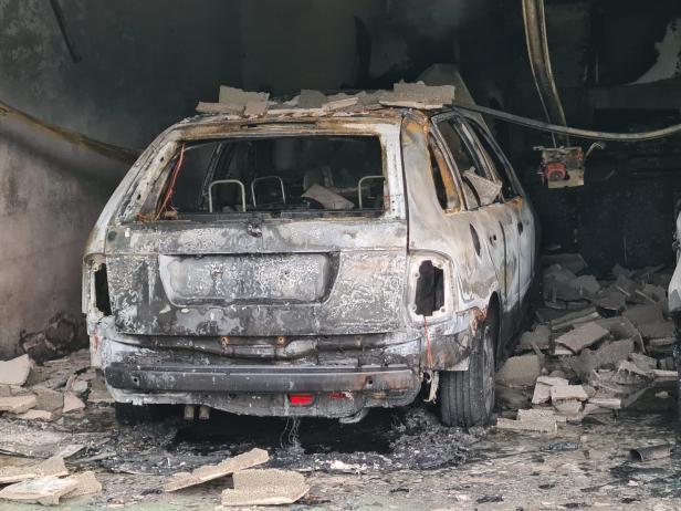 Hoher Sachschaden bei Garagenbrand in Gloggnitz