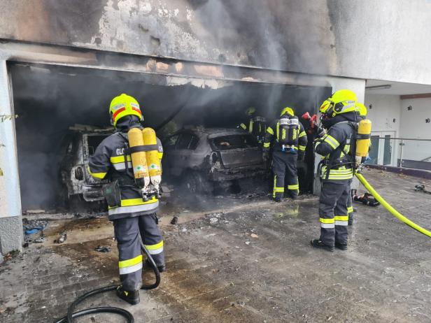 Hoher Sachschaden bei Garagenbrand in Gloggnitz