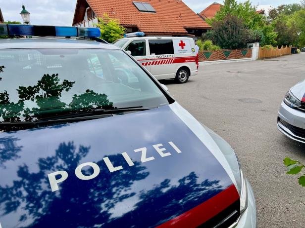 Messerattacken: Eine Frau tot,  zweite von Polizisten gerettet