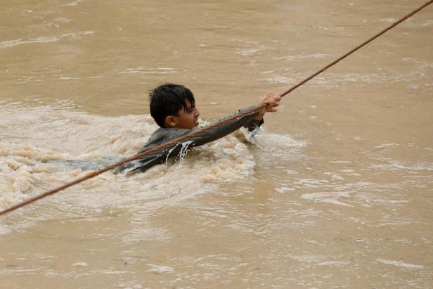 Pakistan evakuiert Tausende wegen Überschwemmungen