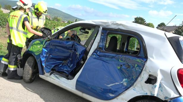 Badner Bahn übersehen: Lenkerin und Kind bei Unfall in Pfaffstätten verletzt