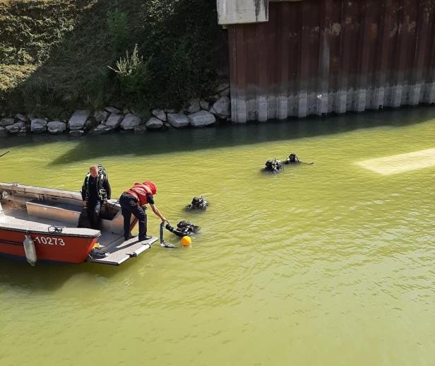 Kleintransporter stürzte in die Donau und ging unter