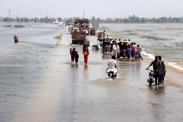 Flutkatastrophe in Pakistan: "Wir leiden, aber es ist nicht unsere Schuld"