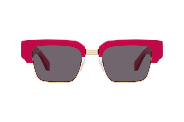 Eine „Off-White“-Sonnenbrille mit pinkfarbenem Rahmen und goldenen Akzenten.