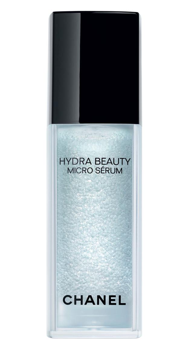 Eine Flasche „Hydra Beauty Micro Sérum“ von Chanel.