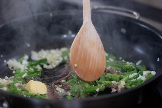 Gartenfrisch aus dem Kochsalon: Orecchiette mit Stangenbrokkoli und Karfiol