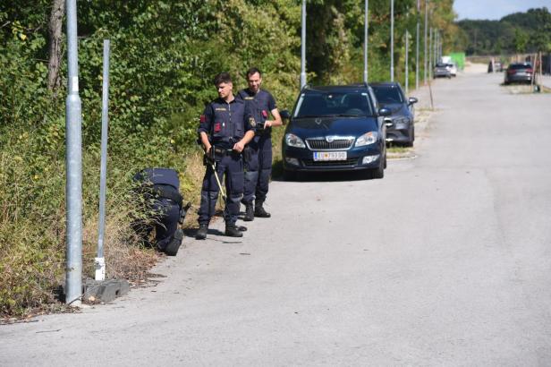 Mord in Oberwaltersdorf: Suchaktion nach der Tatwaffe