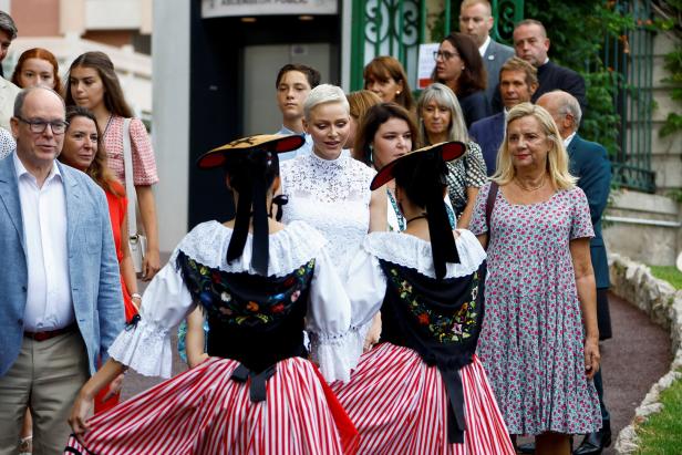 Fürstin Charlène und Fürst Albert Seite an Seite beim Monaco-Picknick