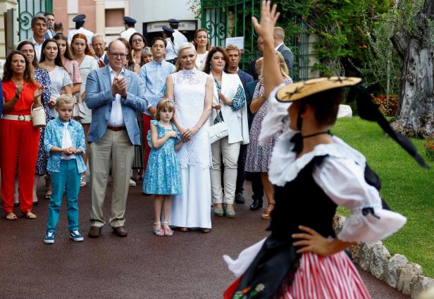 Fürstin Charlène und Fürst Albert Seite an Seite beim Monaco-Picknick