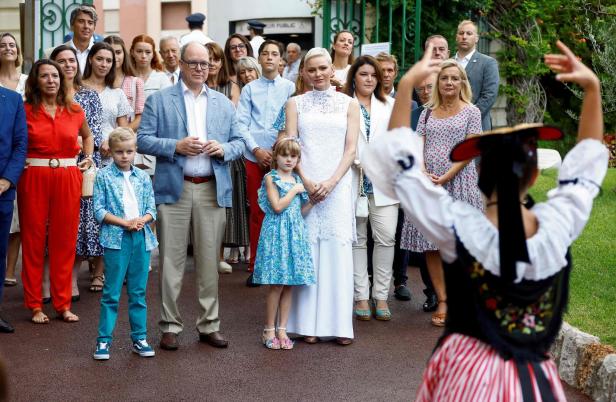 Fürstin Charlène und Fürst Albert Seite an Seite beim Monaco-Picknick