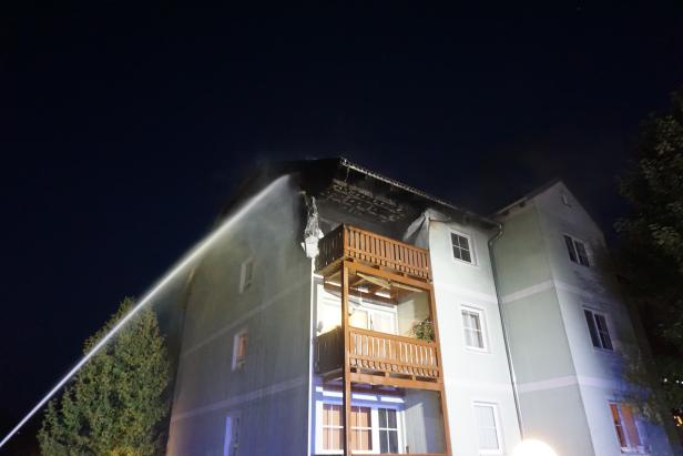 Großeinsatz nach Brand in Mehrparteienhaus im Bezirk Neunkirchen
