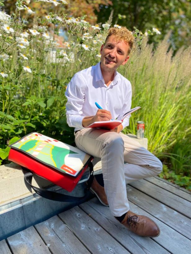 Upcycling: Almdudler macht aus ausrangierten Werbemitteln Accessoires