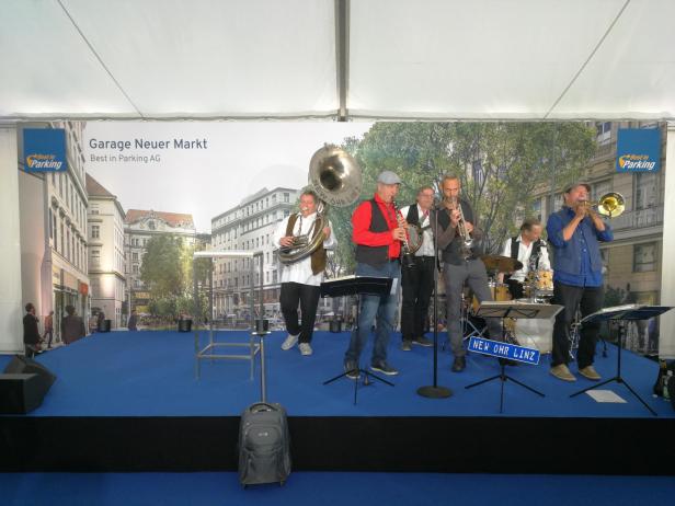 Wenn die halbe Stadtprominenz zur Segnung einer Tiefgarage strömt