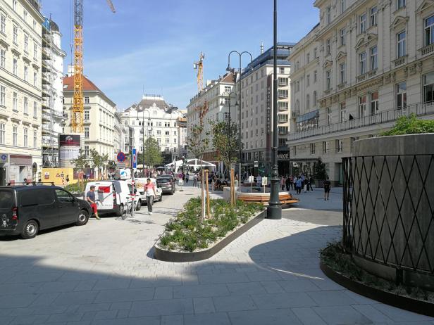 Wenn die halbe Stadtprominenz zur Segnung einer Tiefgarage strömt