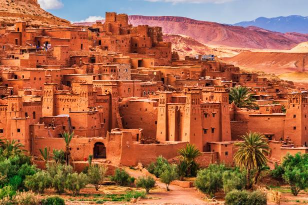 Blick auf die historische Lehmbausiedlung Ait-Ben-Haddou in Marokko.