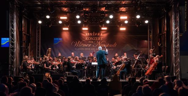 Klassische Klangwolke zum Start des Stadtfestes in Wiener Neustadt