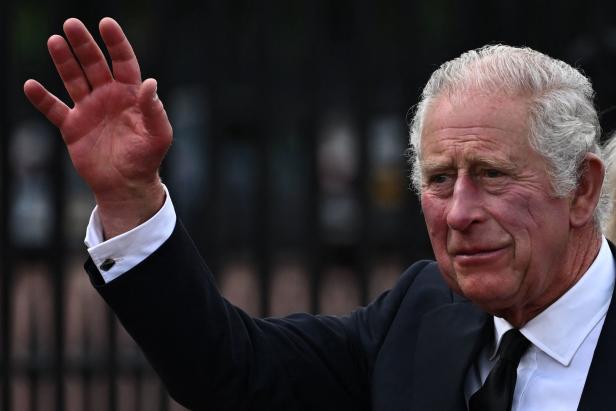 Bilder: König Charles III in London von Tausenden begeistert empfangen
