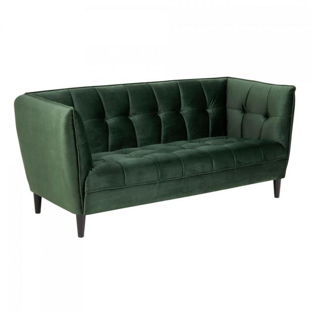 Ein smaragdgrünes Sofa mit Knopfheftung und dunklen Holzbeinen.