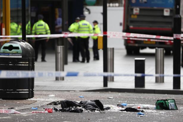 Zwei Polizisten in London niedergestochen