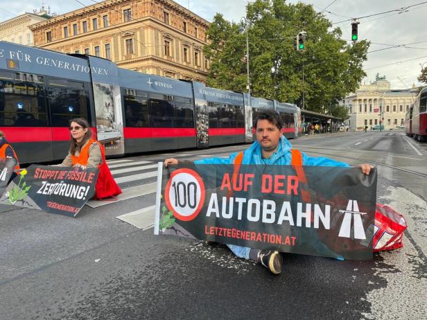 Klimaschützer blockierten Wiener Ringstraße erneut