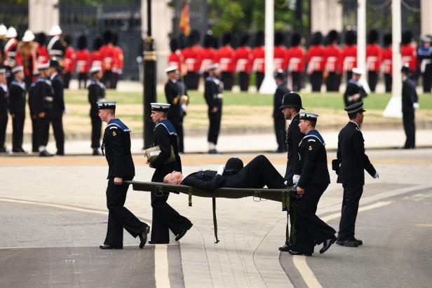 Trauernde fielen beim Abschied von Queen um