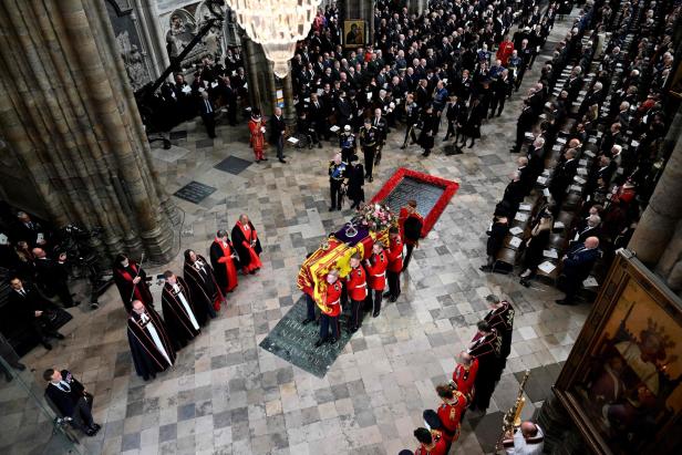 Trauernde fielen beim Abschied von Queen um