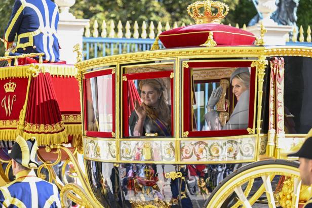 Buhrufe für die niederländische Royal Family bei Premiere von Kronprinzessin Amalia