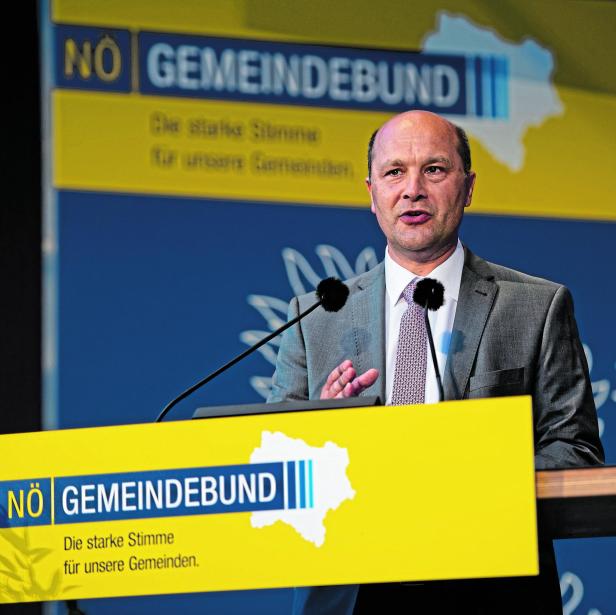Gemeinde löst zwei Schulen auf, um Platz für Kleinkinder zu schaffen