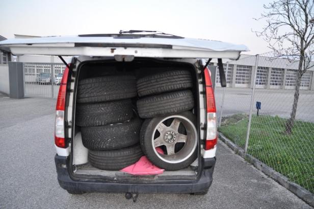 Einbrecher montierte massenhaft Reifen von teuren Autos ab