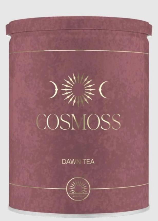 Eine Dose „Cosmoss Dawn Tea“ in Rosa mit goldenen Verzierungen.