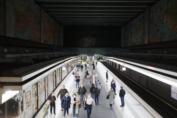 Wiener Linien-Energiesparpaket: Kunst wird abgedreht, Werbung bleibt