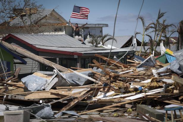 US-HURRICANE-IAN-SLAMS-INTO-WEST-COAST-OF-FLORIDA