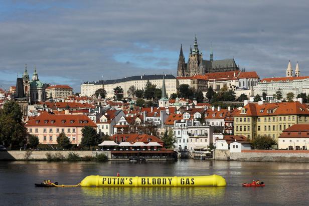 Was es mit Macrons europäischem Mega-Gipfel in Prag auf sich hat