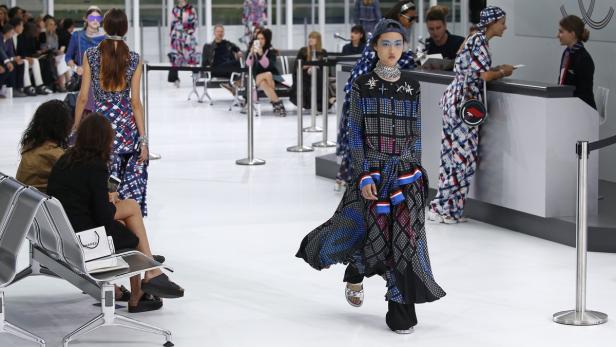 Boarding completed: Chanel lud zu Flughafen-Show